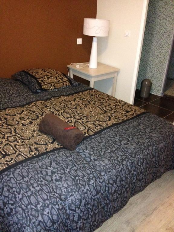 Appartements D'Hotes Santa Giulia Niort Szoba fotó
